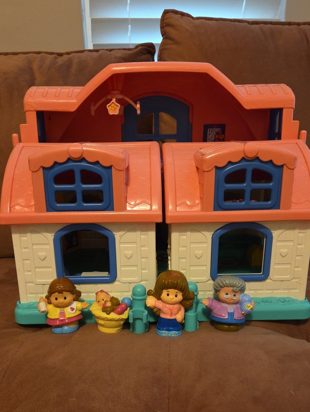 Fisher Price Little People House With Figures